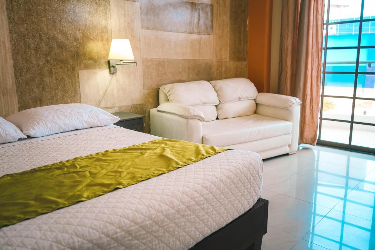 Hotel Manta Beach Madrigal Exterior photo