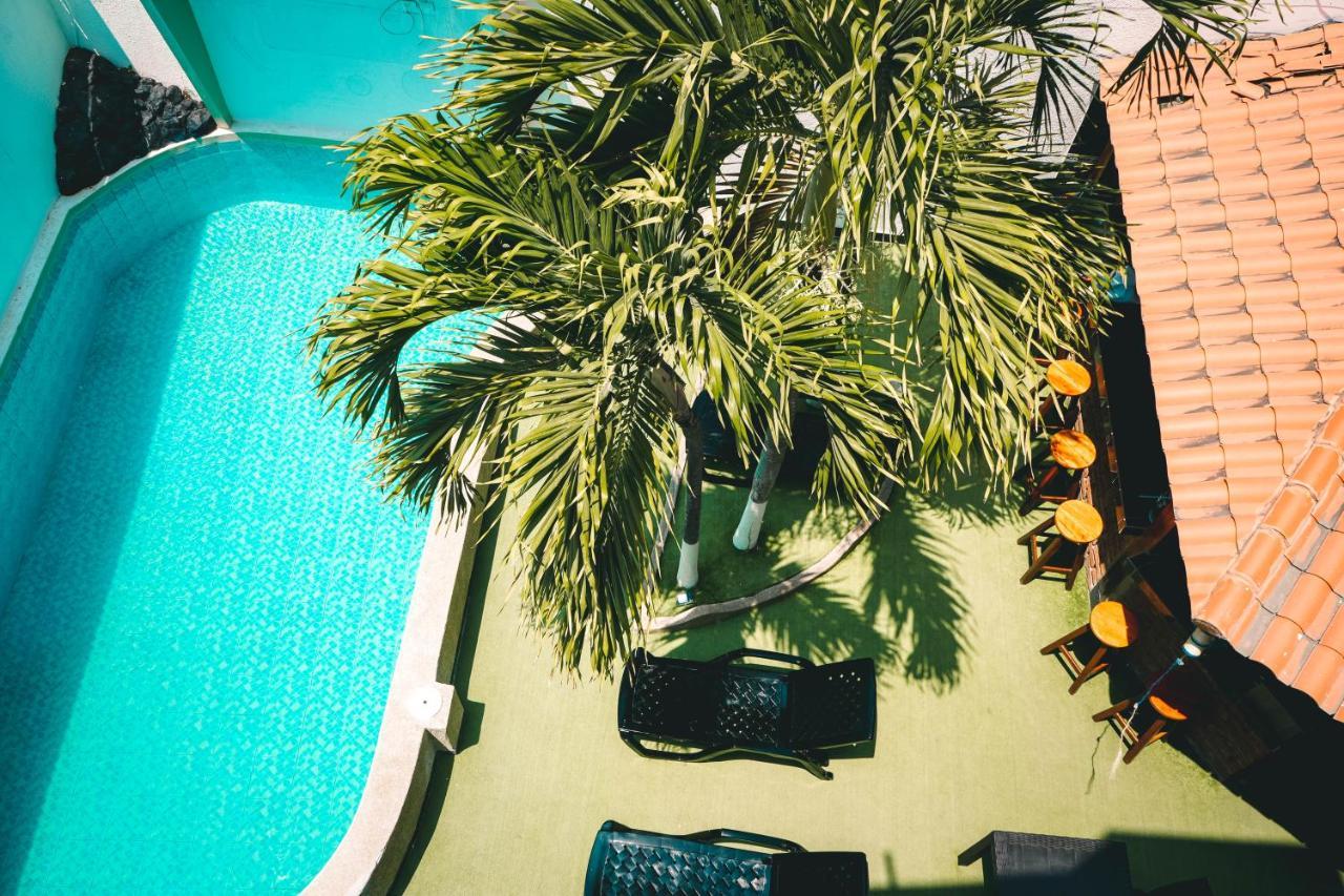 Hotel Manta Beach Madrigal Exterior photo