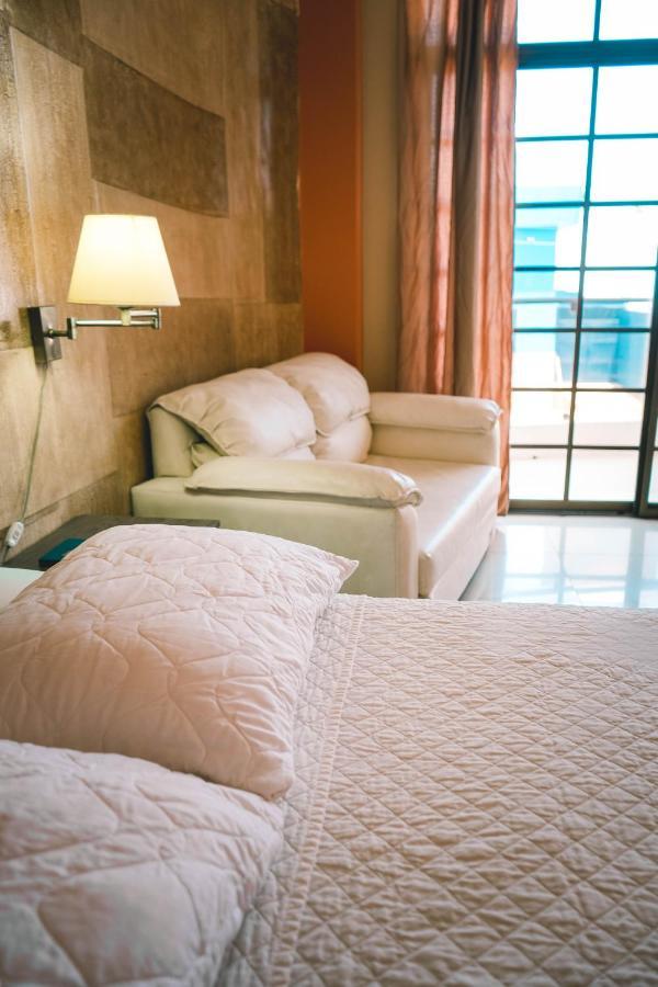 Hotel Manta Beach Madrigal Exterior photo